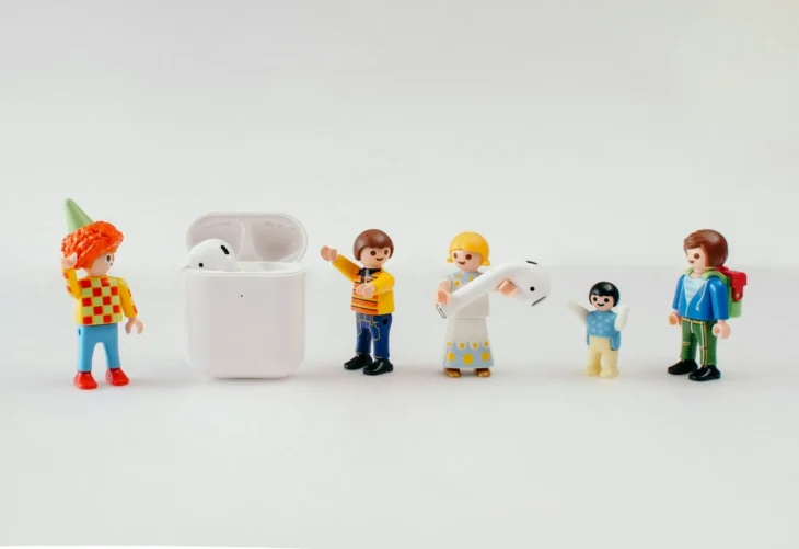 Who’s in Charge? Setting a Clear Chain of Command for AI Helpers