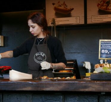 The Pattern in the Busy Hour: How AI Finds What a Restaurant Team Misses, and Who Still Makes the Call
