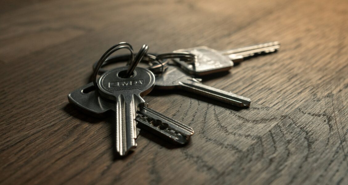 Start, Stop, Keep: A Year-End AI Reflection for a Family Locksmith, With People Still Holding the Keys