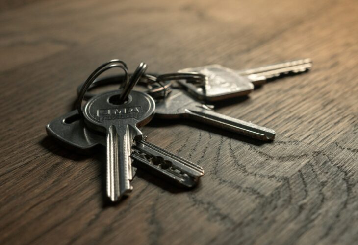 Start, Stop, Keep: A Year-End AI Reflection for a Family Locksmith, With People Still Holding the Keys