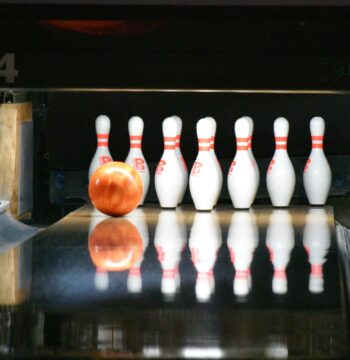 How to Use One Platform for a Year-End Marketing Review: A Quiet Afternoon for a Family Bowling Alley