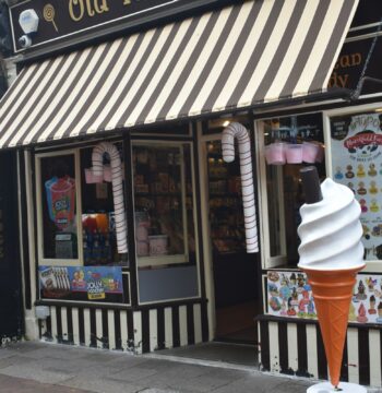 Final Listing Check Before the New Year: A Calm Walk-Through for a Family Ice Cream Shop